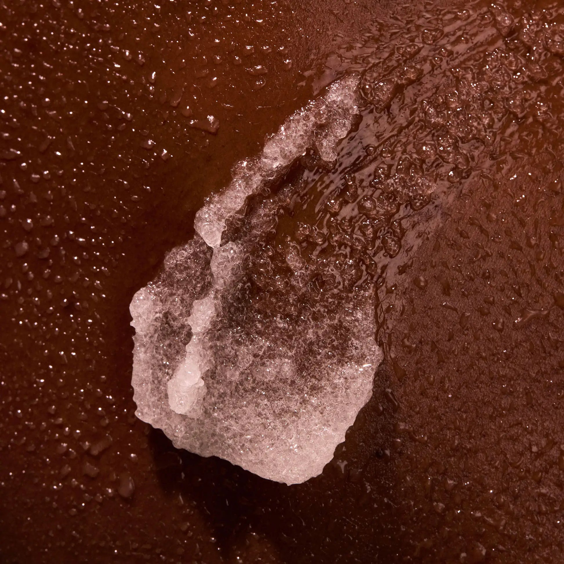 the-glow-getter-multi-oil-body-scrub-z6 NATR-40028-Alt-Image-TheGlowGetterMulti-OilBodyScrub-08.webp